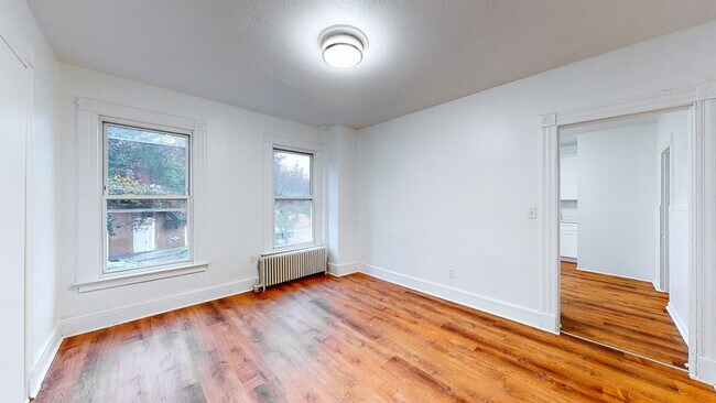 Building Photo - Spacious, Fully Renovated 3BR in Prime Eas...