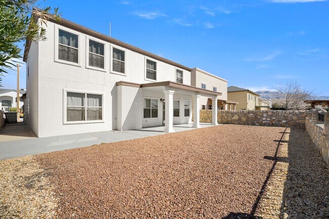 Building Photo - Stunning 4 bedroom, 2.5 bath home in West ...