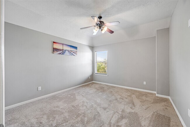 Building Photo - 8127 Edenwood Dr