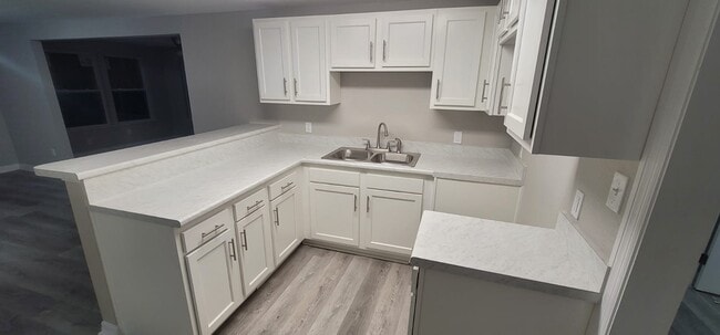 Building Photo - 1550 W 32nd St