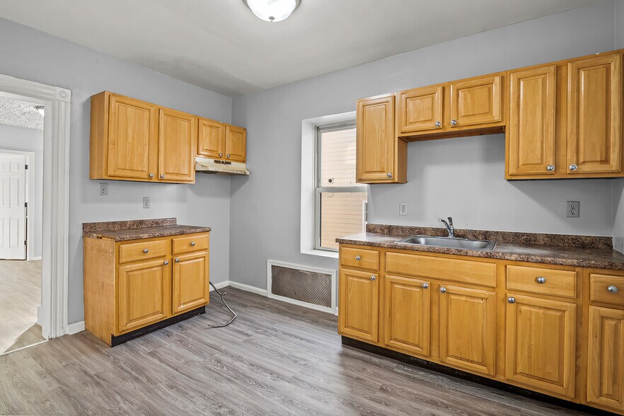 Building Photo - 73 N 14th St