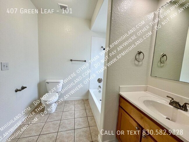 Building Photo - 407 Green Leaf