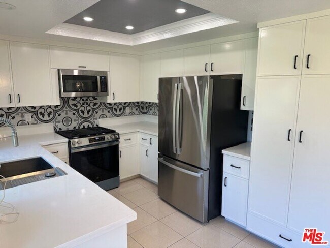 Building Photo - 6501 Bradley Pl