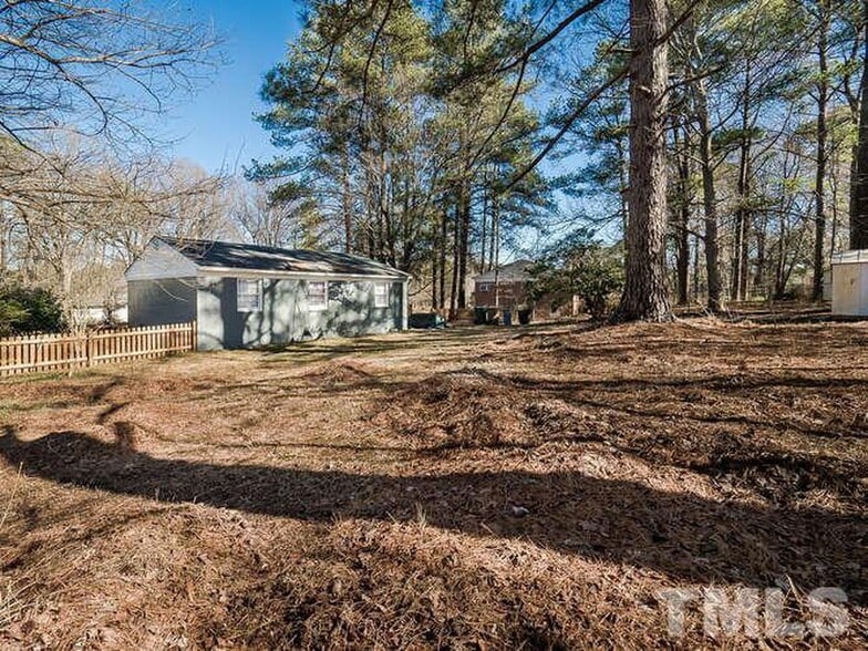 backyard 3 - 515 Mayfair St