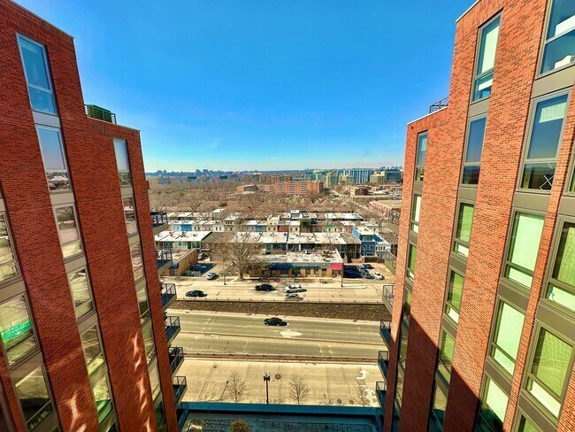 Building Photo - MOVE -IN SPECIAL-FREE RENT! Luxury 2 Bedroom, 2.5 bath Avidian Condo in Navy Yard with Parking.