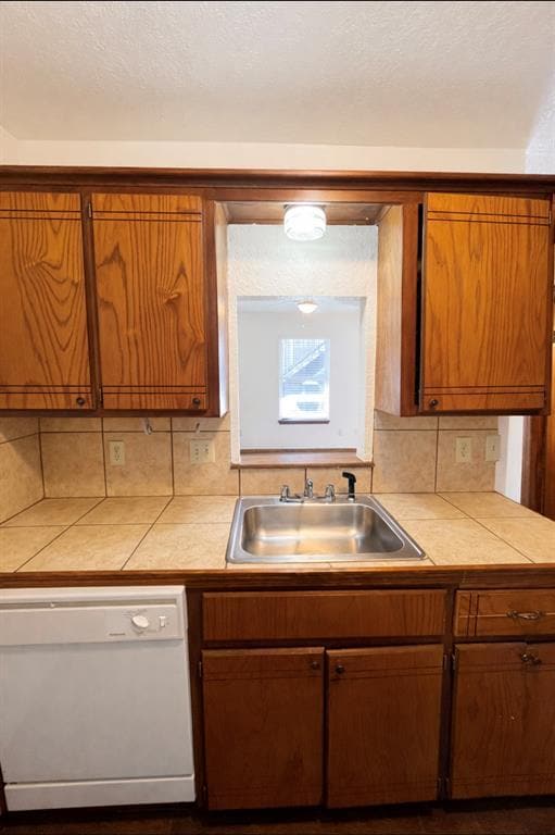 Building Photo - 1901 E Lindsey St