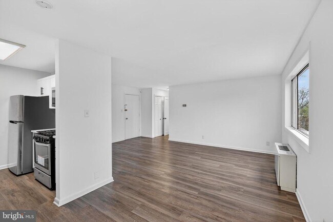 Building Photo - 4570 MacArthur Blvd NW