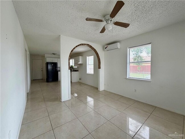 Building Photo - 25 S Raul Longoria Rd