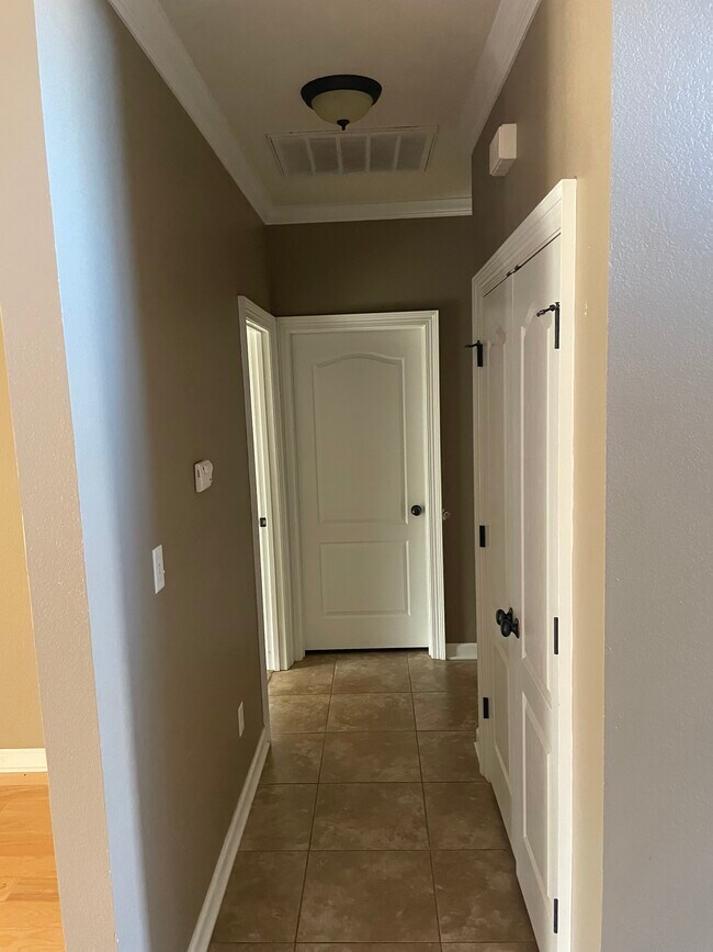 Building Photo - 2603 Redcliff Dr