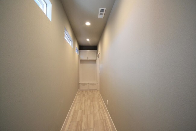 Building Photo - 2023 S Florida Way