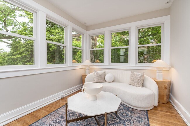 Building Photo - Charming Townhome | 5 Bed | 3.5 Bath | 2,400 Sf | Covered Front Porch & Large Fenced-In Backyard ...