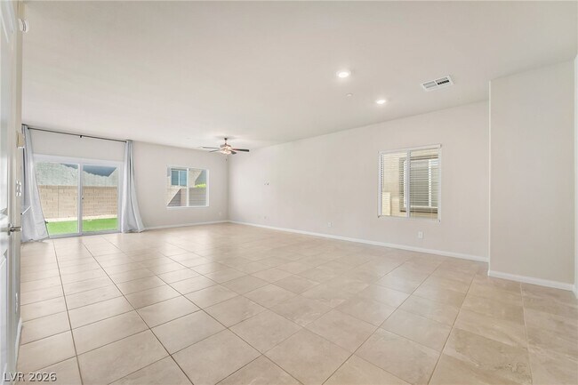 Building Photo - 472 Silverweed Ave