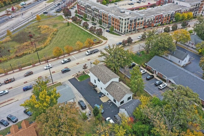 Building Photo - 9771 W 143rd St