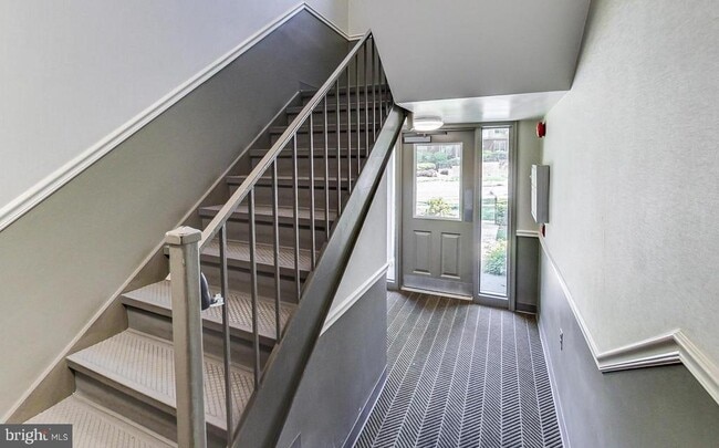 Building Photo - 10301 Montrose Ave