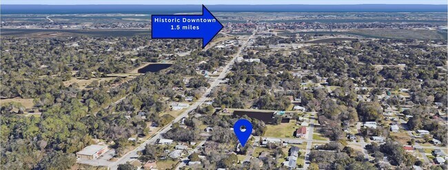 Building Photo - 804 W 2nd St