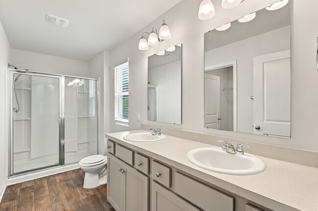Building Photo - 100 Cotton Bluff Ct