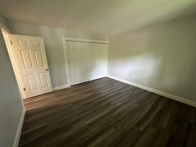 Building Photo - 908 Erdner Ave