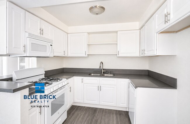 Building Photo - 20326 Saticoy St