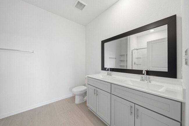 Building Photo - 610 Amber Fls Dr