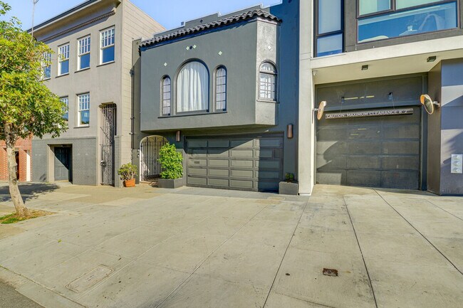 Building Photo - 3232 Divisadero St