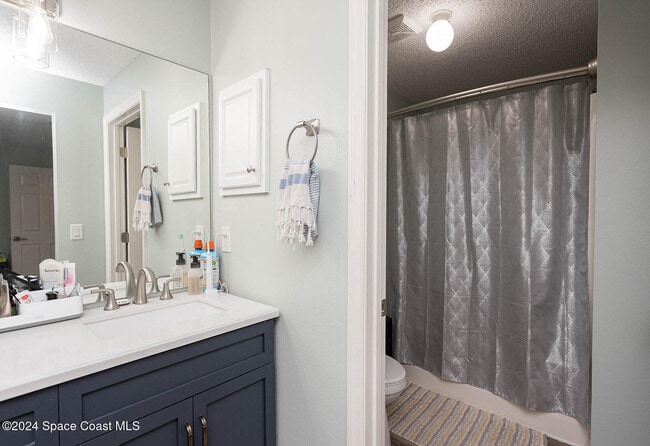 Building Photo - 721 Taluga Ave SE