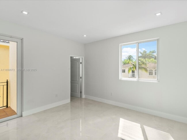 Building Photo - 21227 NE 31st Pl