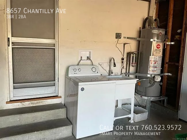 Building Photo - 8657 Chantilly Ave