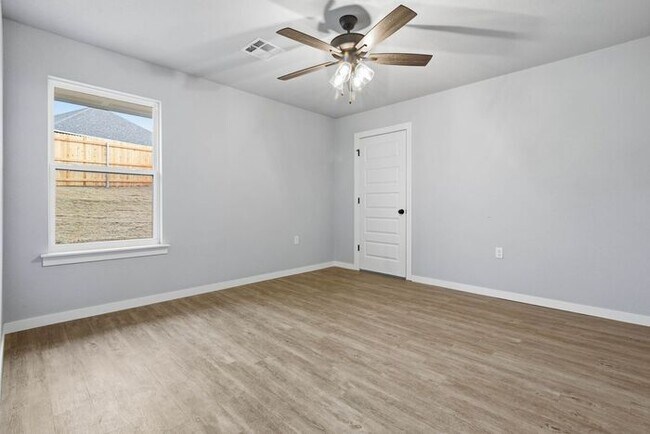 Building Photo - Fully Updated 2 Bedroom Duplex in Convenient Broken Arrow Location