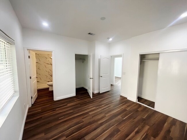 Building Photo - Circle City Dr