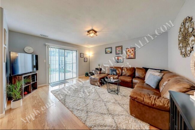 Building Photo - Beautiful Updated 3 Bed 3 Bath Home in Ove...