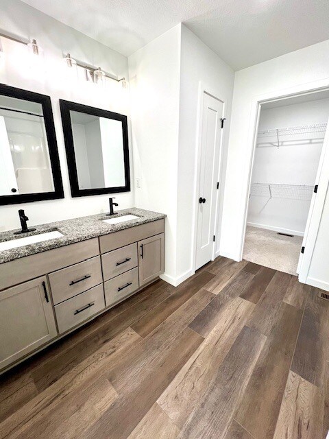 Master Bath w/ Double Vanities - 800 Hoffman Hills Blvd