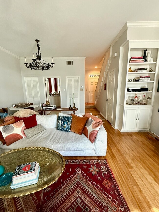 Building Photo - 4424 Holland Ave