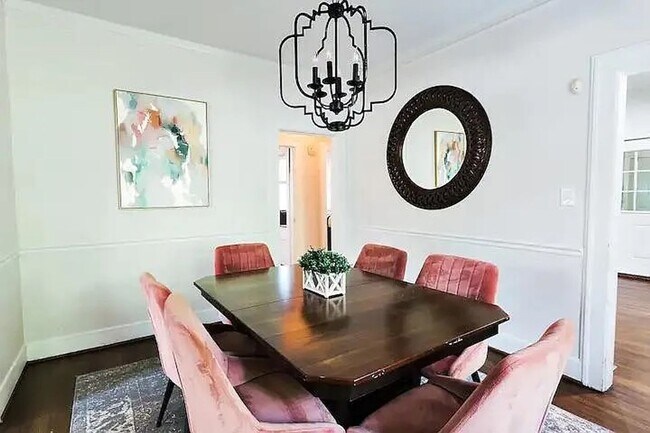 Building Photo - Spacious and homey home in the heart of Rosewood