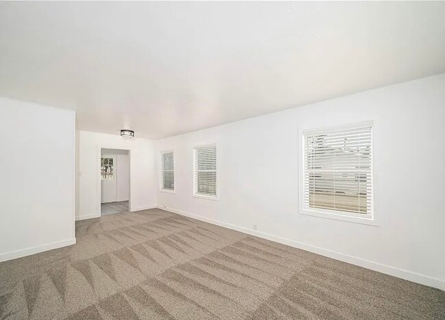 Building Photo - 25885 Creag Ave