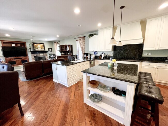 Building Photo - 12470 Sundance Ave