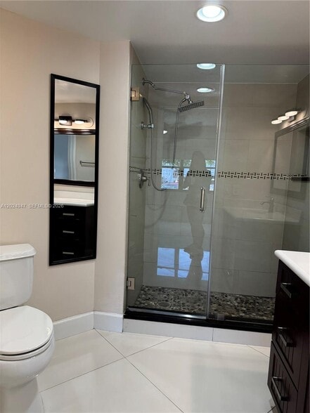 Building Photo - 9411 Fontainebleau Blvd
