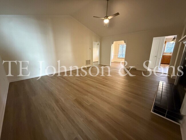 Building Photo - Charming 3-Bedroom Home with Rocking Chair Porch and Screened Back Patio