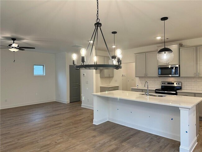 Building Photo - 2955 Vinca Dr