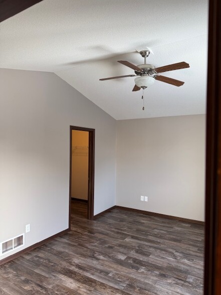 Master bedroom - 5445 Florence Dr NW