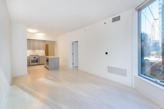 Building Photo - 333 Beale St