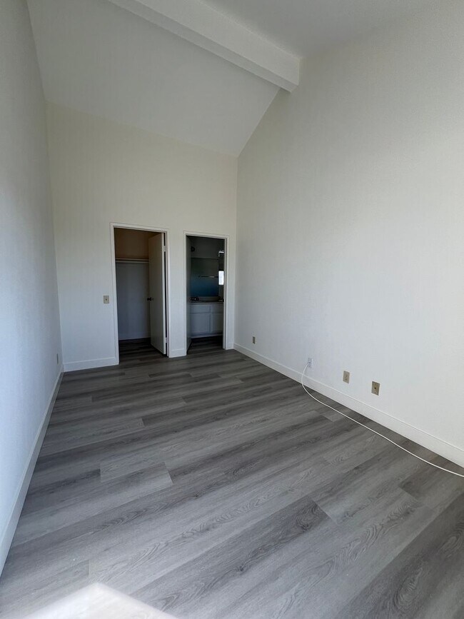 Building Photo - 702 Jay Cir