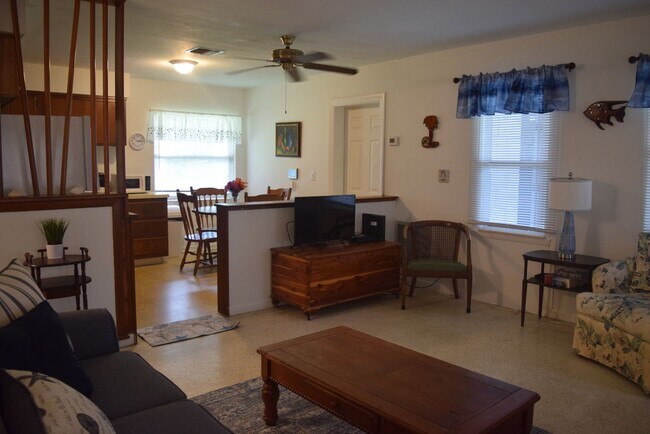 Building Photo - Fully Furnished Seasonal Unit in Jensen Be...