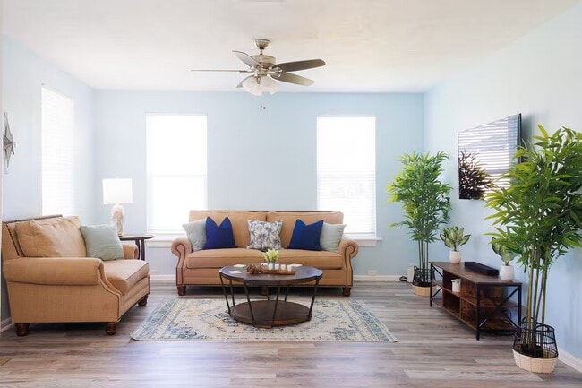 Building Photo - 5801 Avenue S 1/2