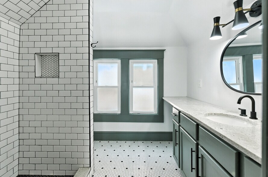 Building Photo - 2965 Harris Street