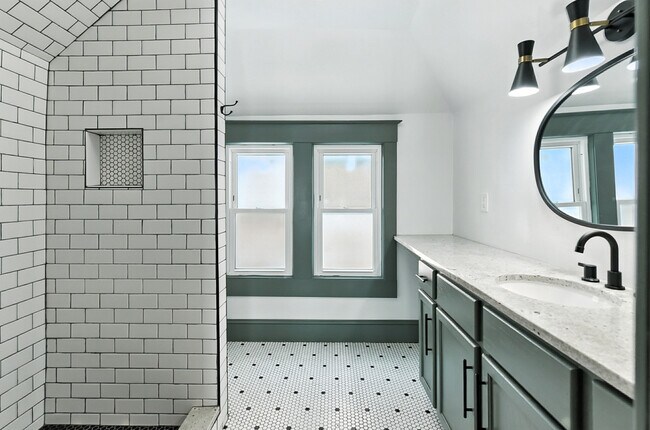 Building Photo - 2965 Harris Street