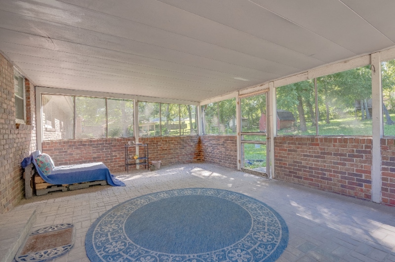 Building Photo - 327 Westchester Dr