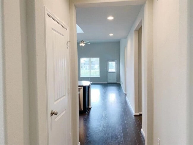 Building Photo - 29026 Endeavor River Rd