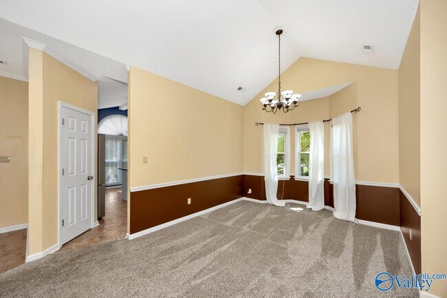 Building Photo - 722 Highland Dr