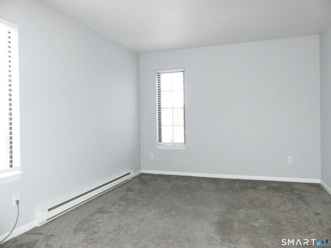 Building Photo - 8 Oakwood Ave