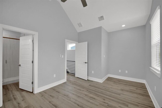 Building Photo - 1104 Begonia Terrace